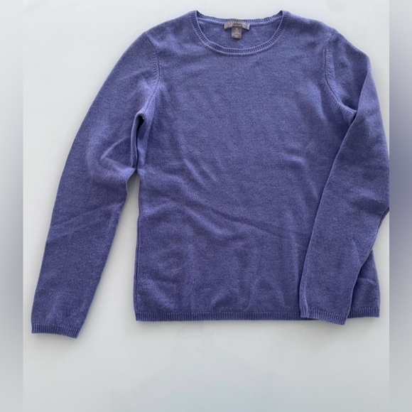 Charter Club Women’s Sweater Size Medium Soft Purple Color V-Neck Long Sleeves - Picture 1 of 6